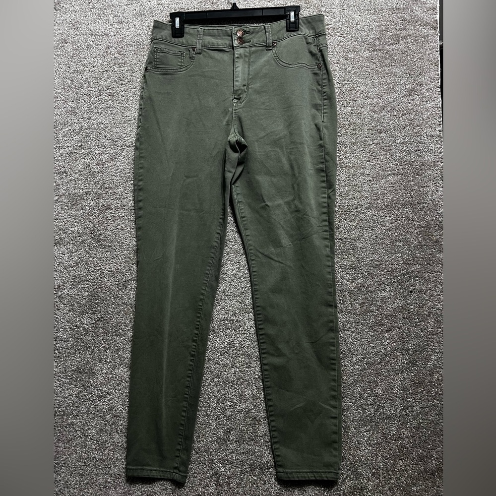 Maurices Woman’s High Rose Skinny Green Pants Size Large Reg.